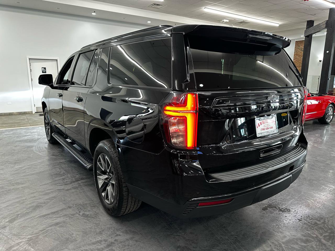 Used 2023 Chevrolet Suburban Z71 w/ Luxury Package AWD/4WD image 7