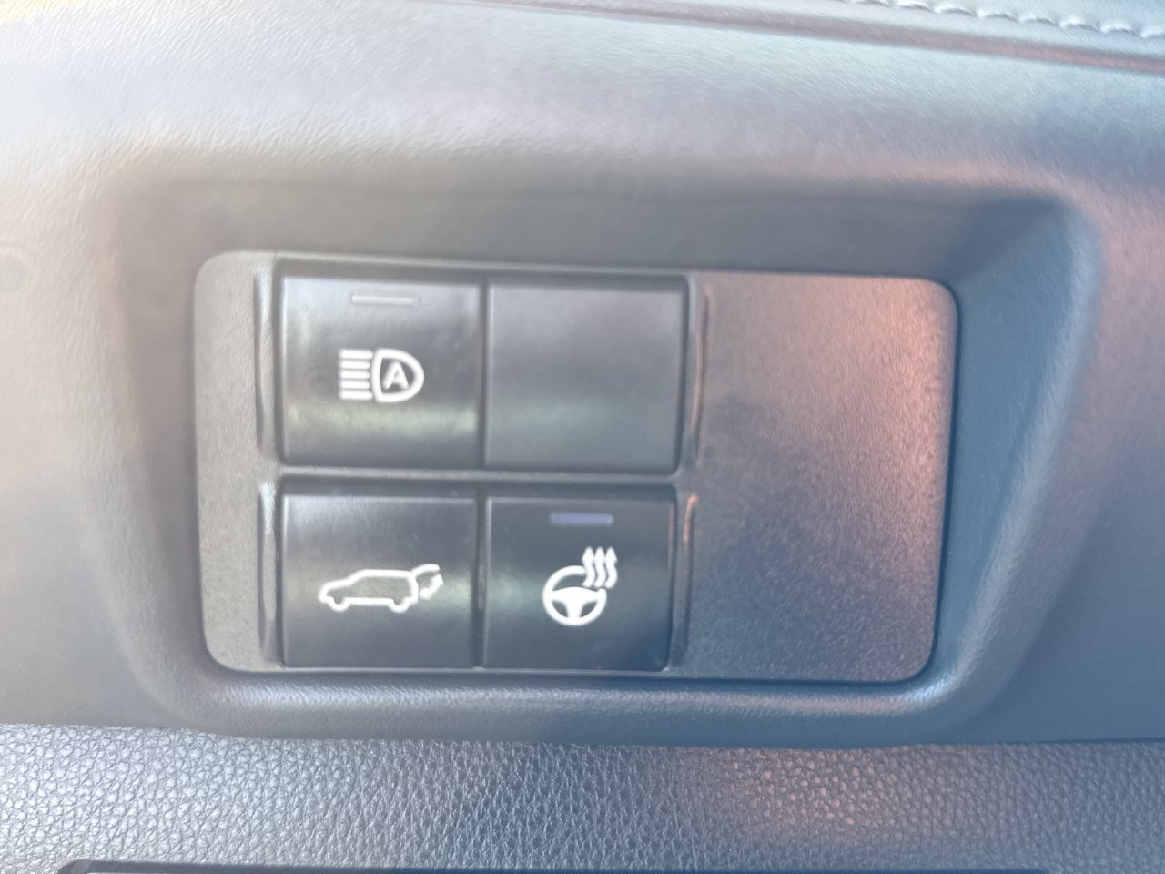 Used 2022 Toyota Highlander XLE AWD/4WD image 16
