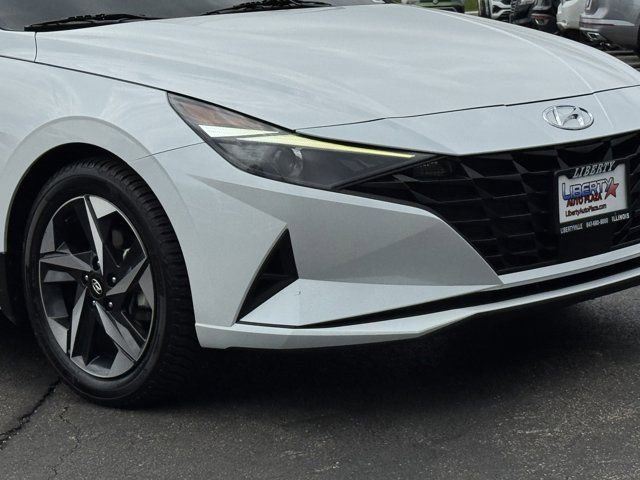 Used 2023 Hyundai Elantra SEL w/ Convenience Package FWD image 4