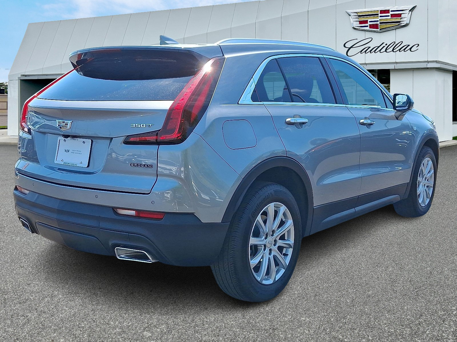 Certified 2023 Cadillac XT4 Luxury w/ Cold Weather Package AWD/4WD image 5