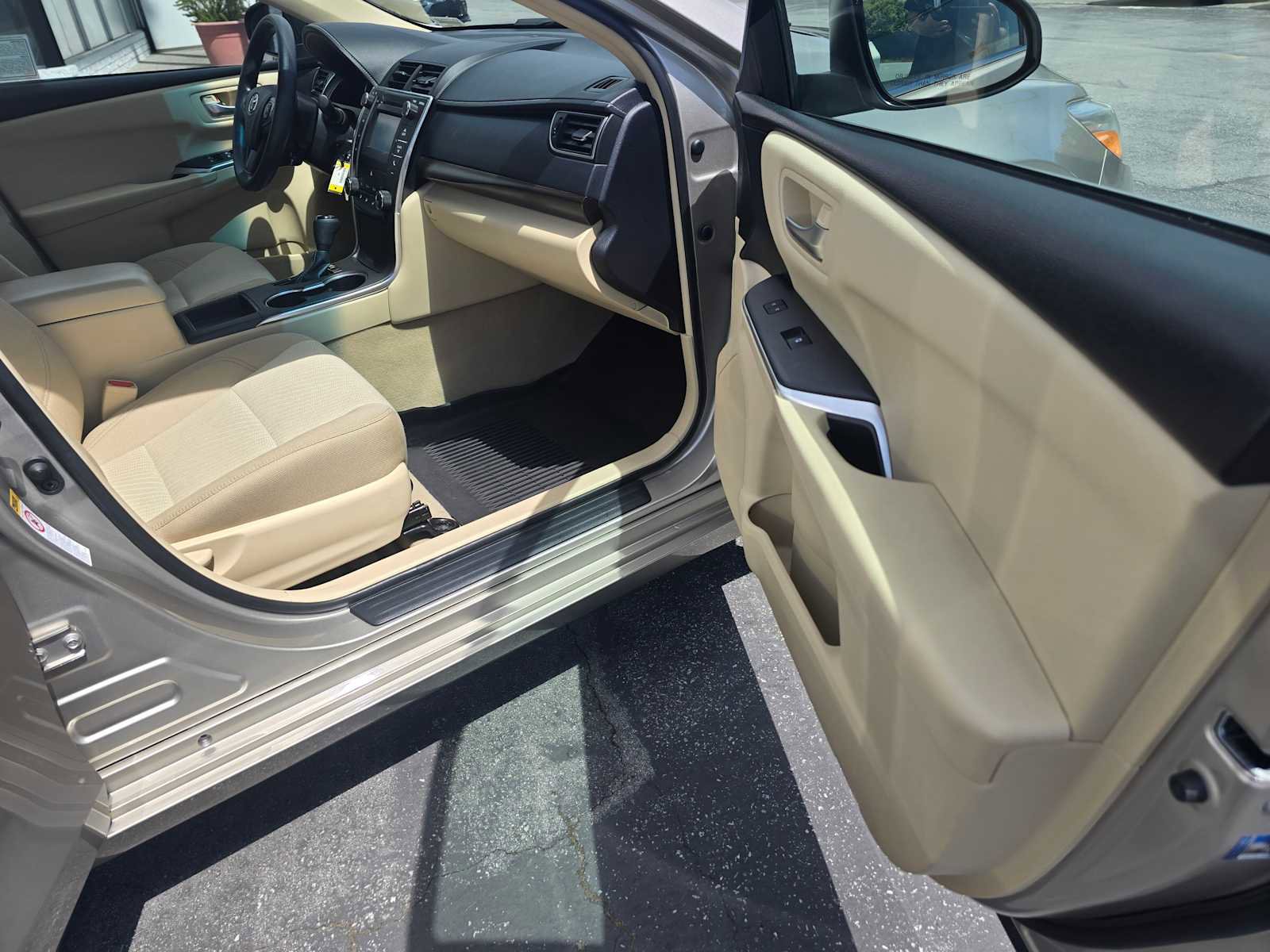 Used 2017 Toyota Camry LE image 11