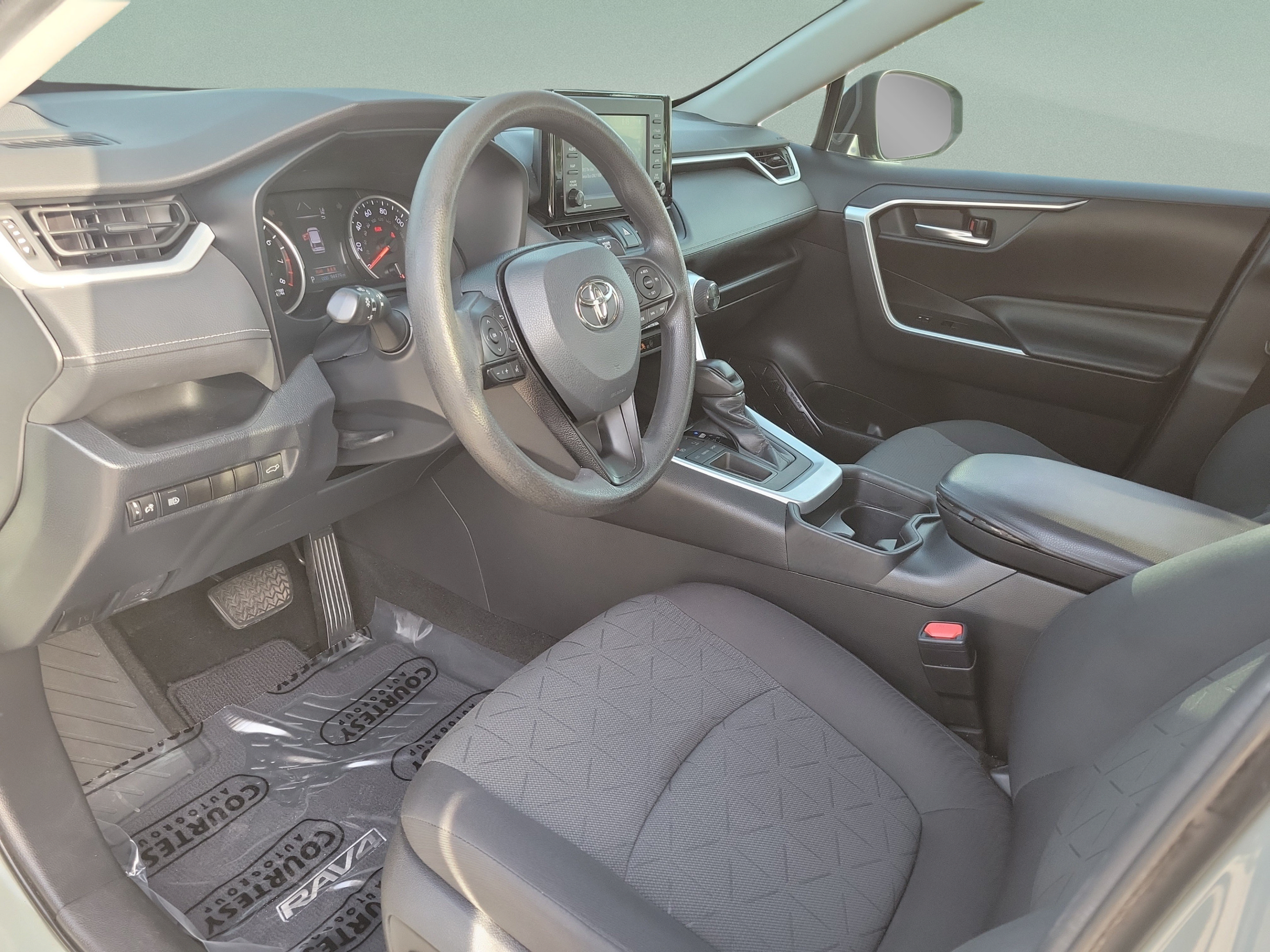 Used 2020 Toyota RAV4 XLE w/ Convenience Package FWD image 15
