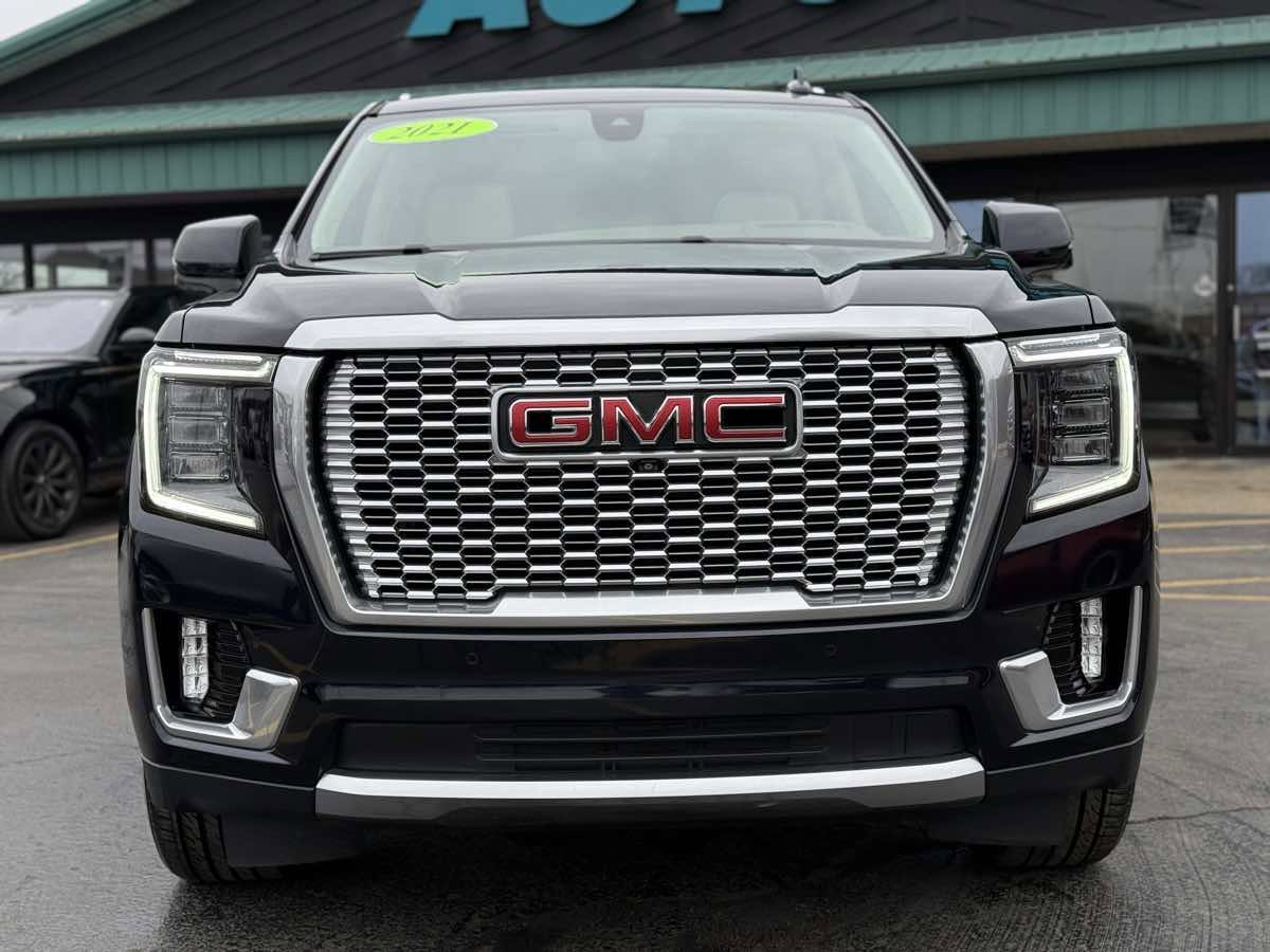 Used 2021 GMC Yukon XL Denali image 3