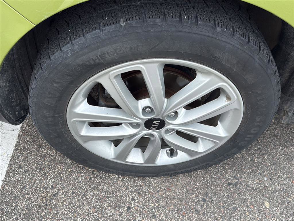 Used 2017 Kia Soul + FWD image 14