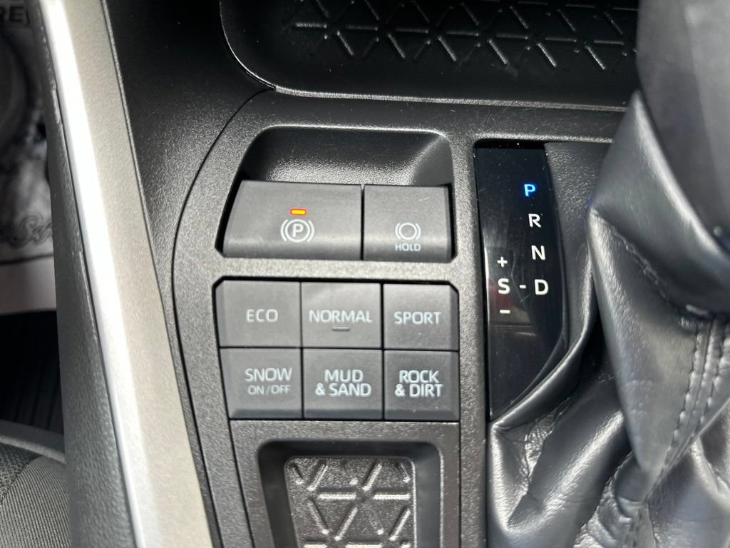 Certified 2021 Toyota RAV4 XLE w/ Convenience Package AWD/4WD image 30