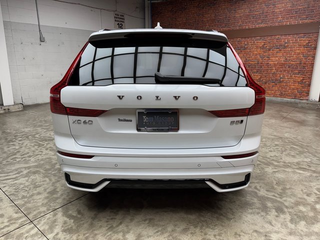 Used 2024 Volvo XC60 B5 Core image 4
