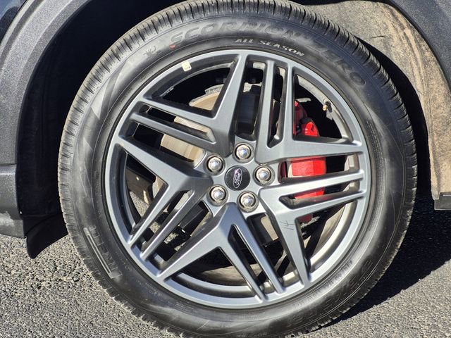 Used 2025 Ford Explorer ST-Line w/ ST-Line Street Pack AWD/4WD image 7