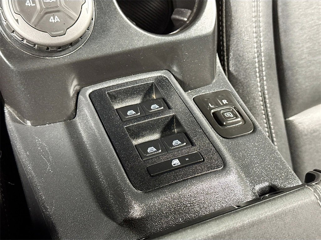 Used 2025 Ford Bronco Badlands image 28