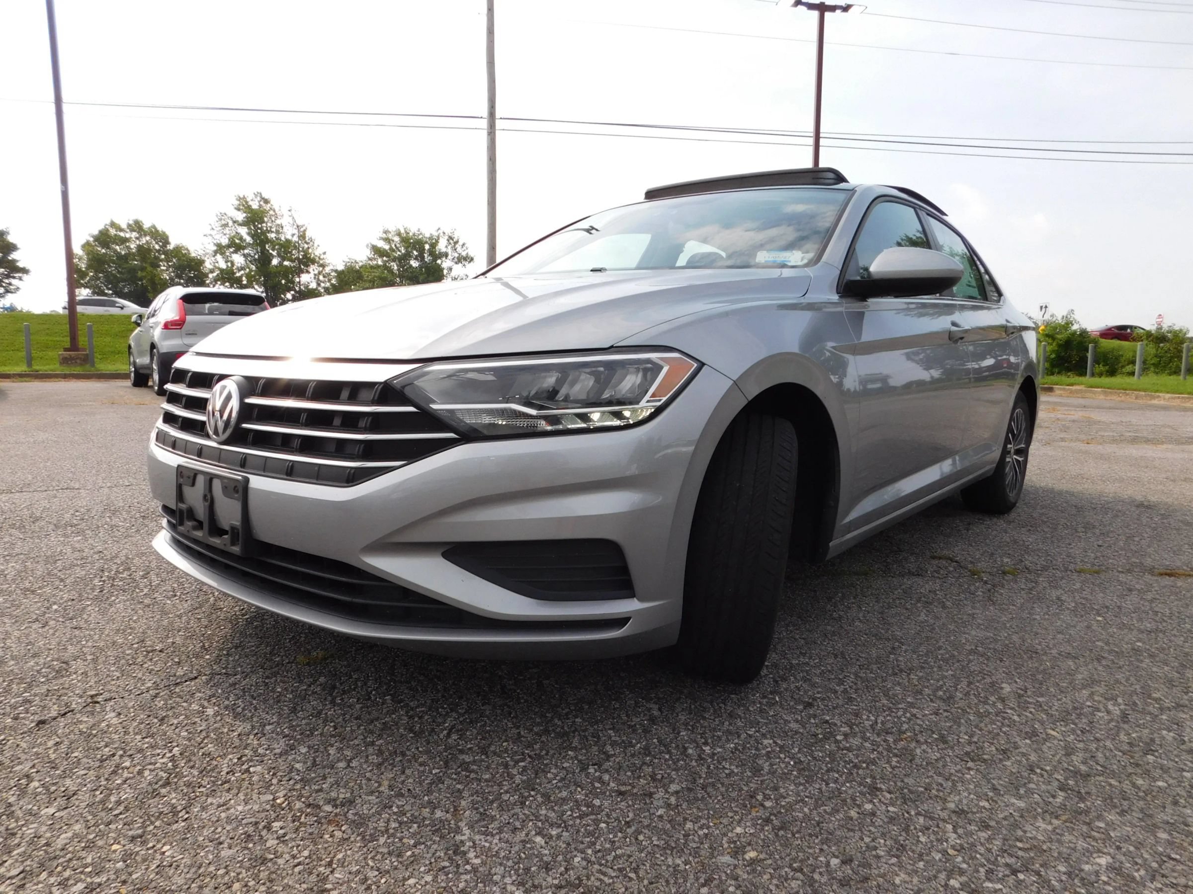 Used 2020 Volkswagen Jetta SE w/ SE Cold Weather Package FWD image 4