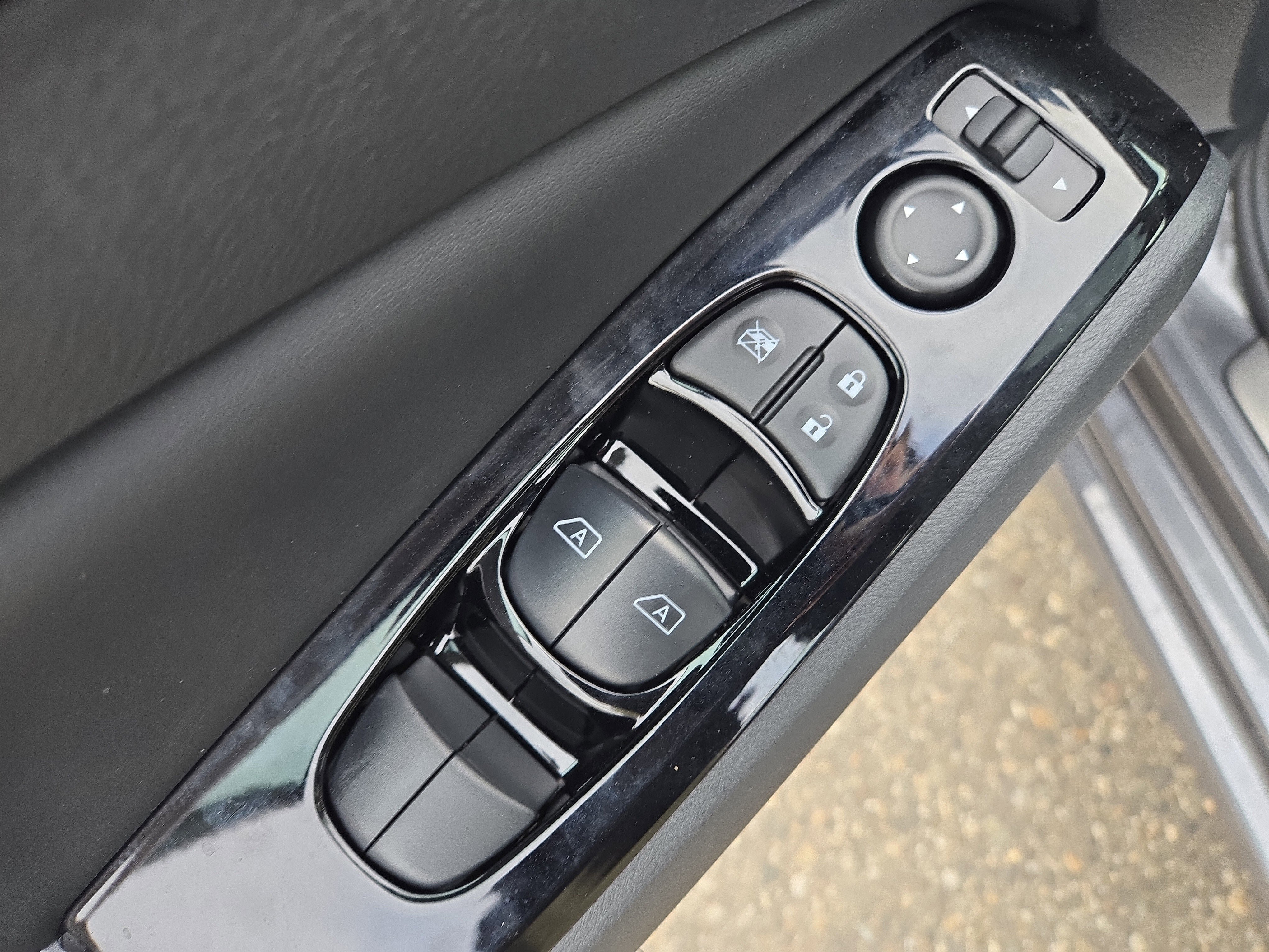 New 2025 Nissan Altima 2.5 SR w/ SR Premium Package image 18