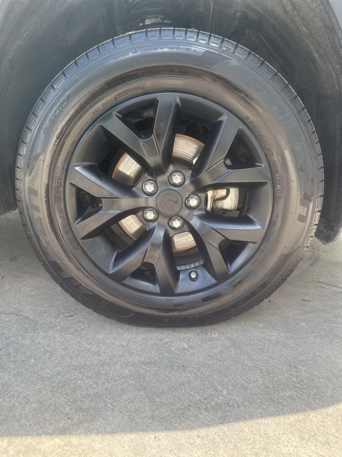 Used 2022 Toyota RAV4 LE FWD image 28