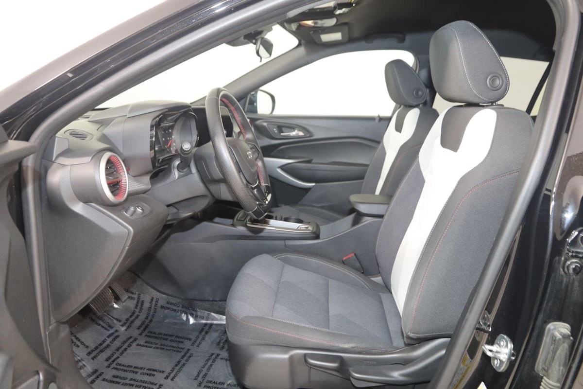 Used 2024 Chevrolet Trax RS FWD image 11