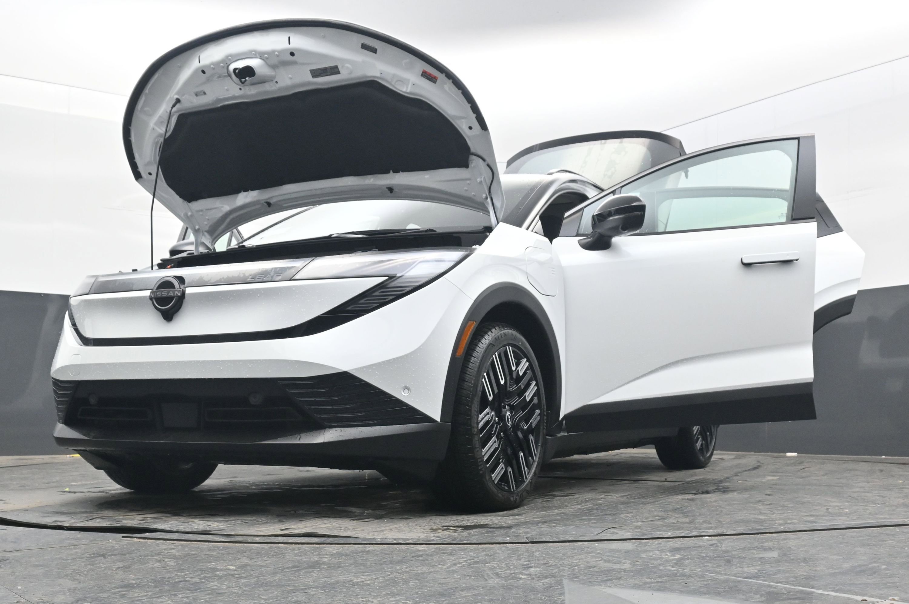 New 2026 Nissan Leaf Platinum+ image 40