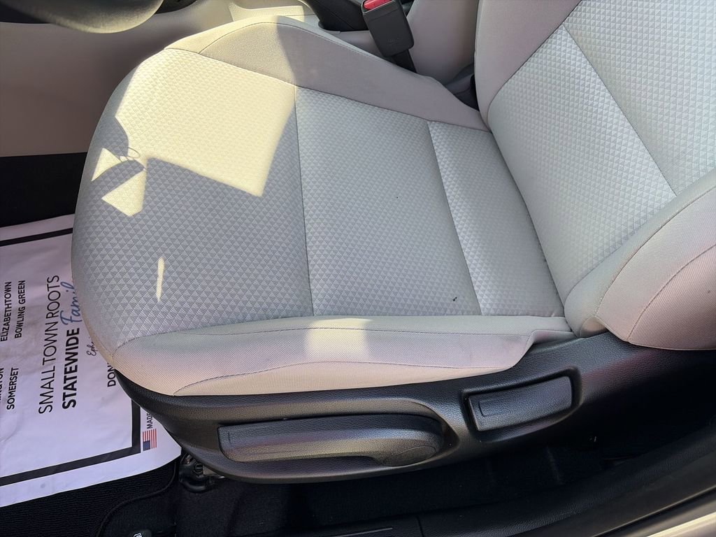 Used 2025 Kia Soul LX w/ LX Technology Package FWD image 12