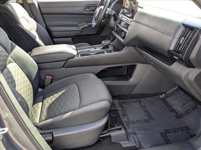 Used 2024 Nissan Pathfinder S image 23