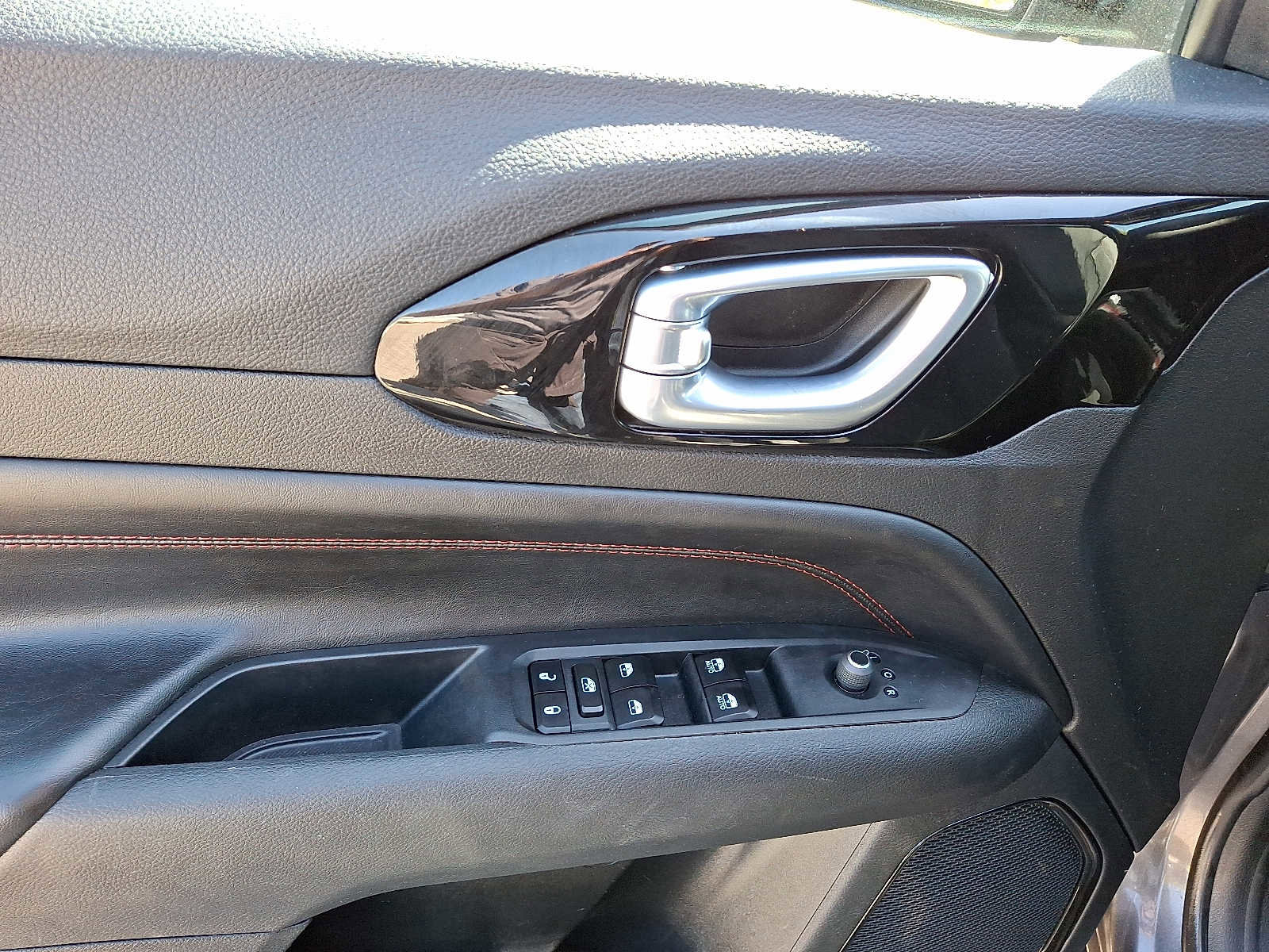 Used 2024 Jeep Compass Trailhawk image 14