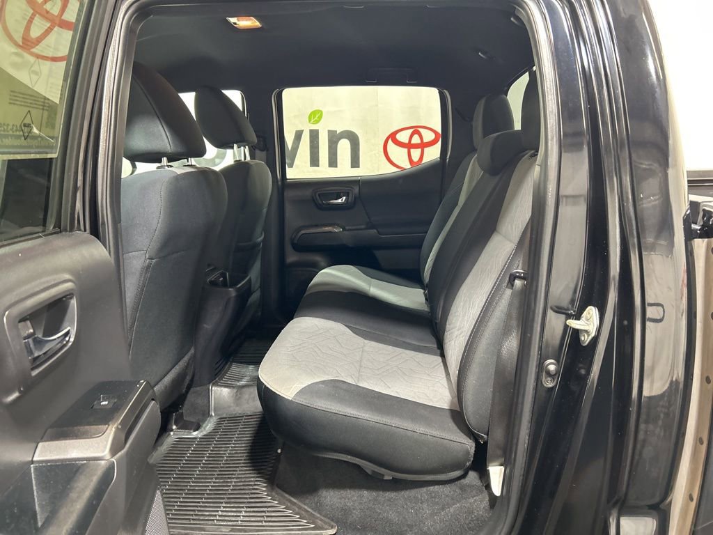 Used 2022 Toyota Tacoma TRD Off-Road AWD/4WD image 19