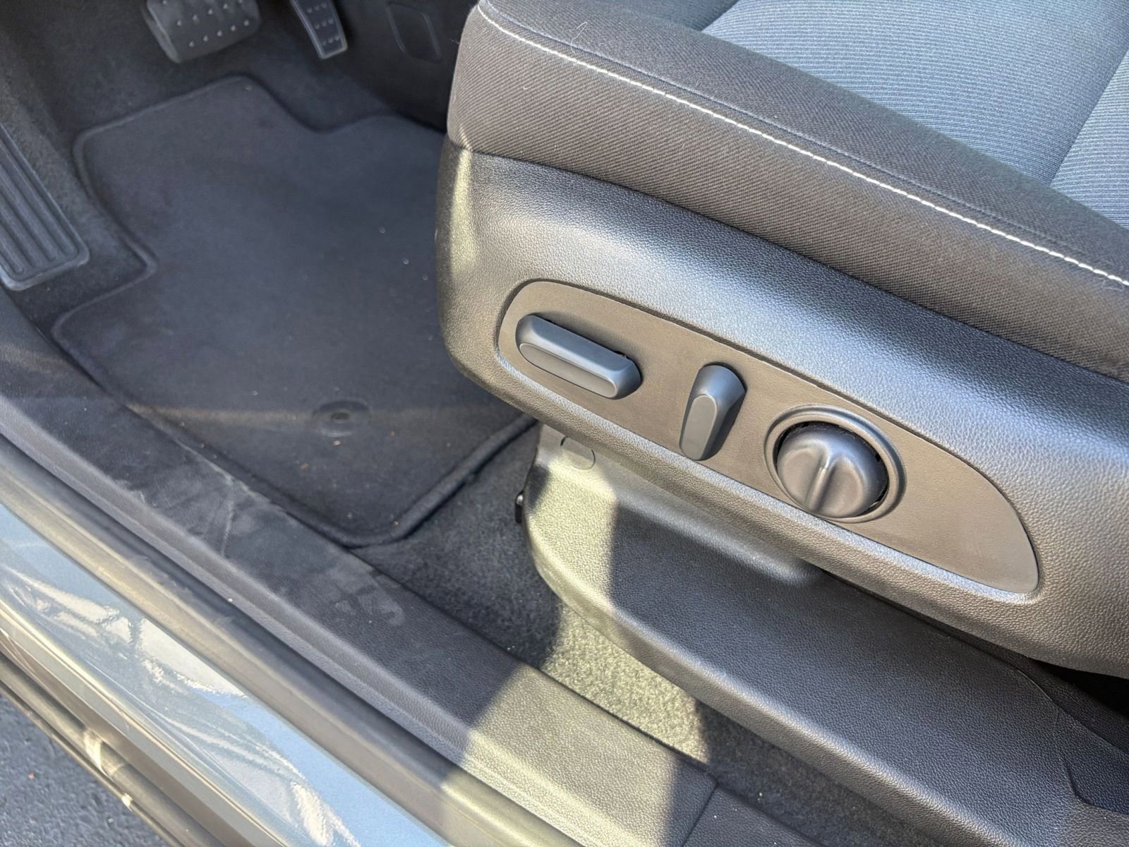 Used 2025 Chevrolet Blazer LT image 23