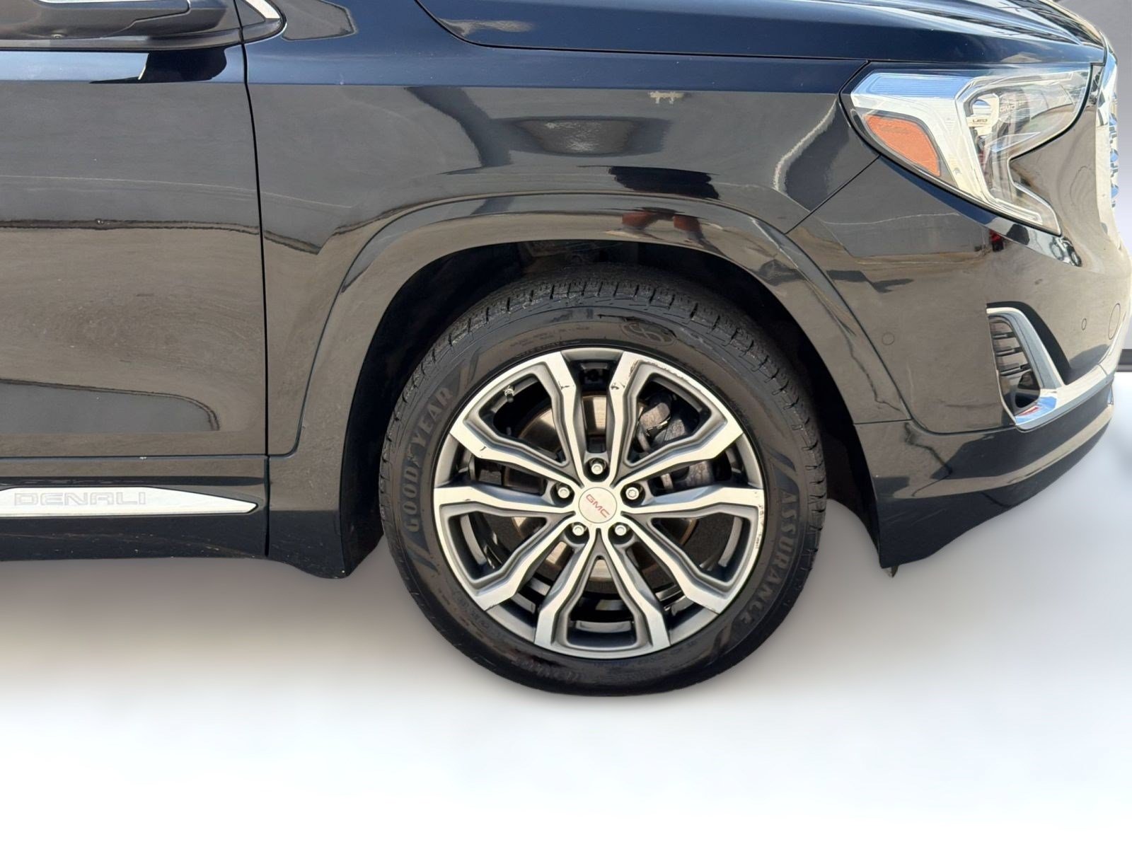 Used 2019 GMC Terrain Denali w/ Advanced Safety Package FWD image 12