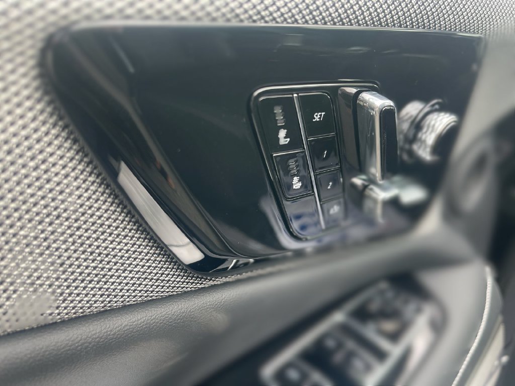 New 2027 Cadillac Optiq Luxury w/ LPO, Floor Liner Package AWD/4WD image 26