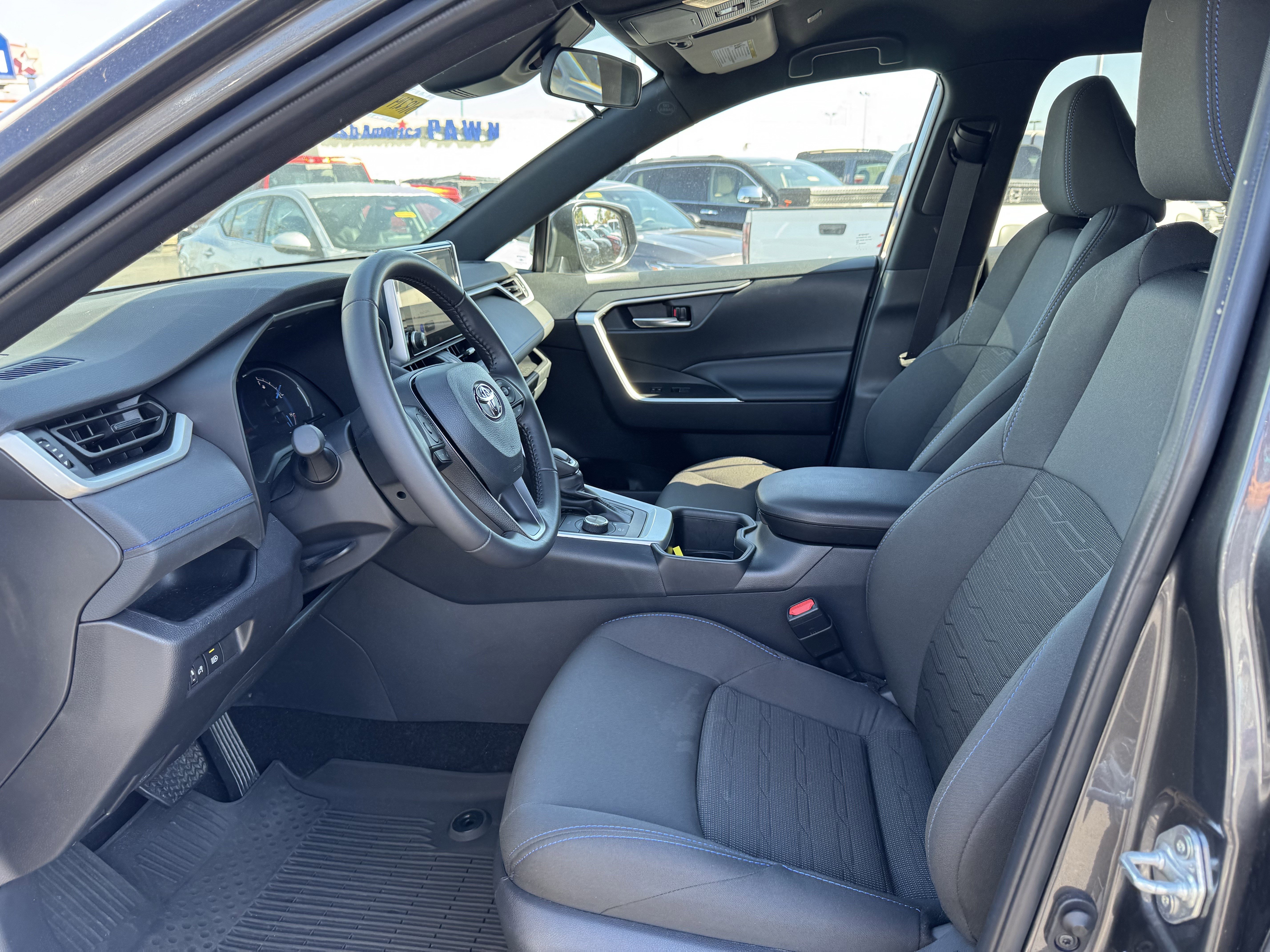 Used 2025 Toyota RAV4 SE image 26