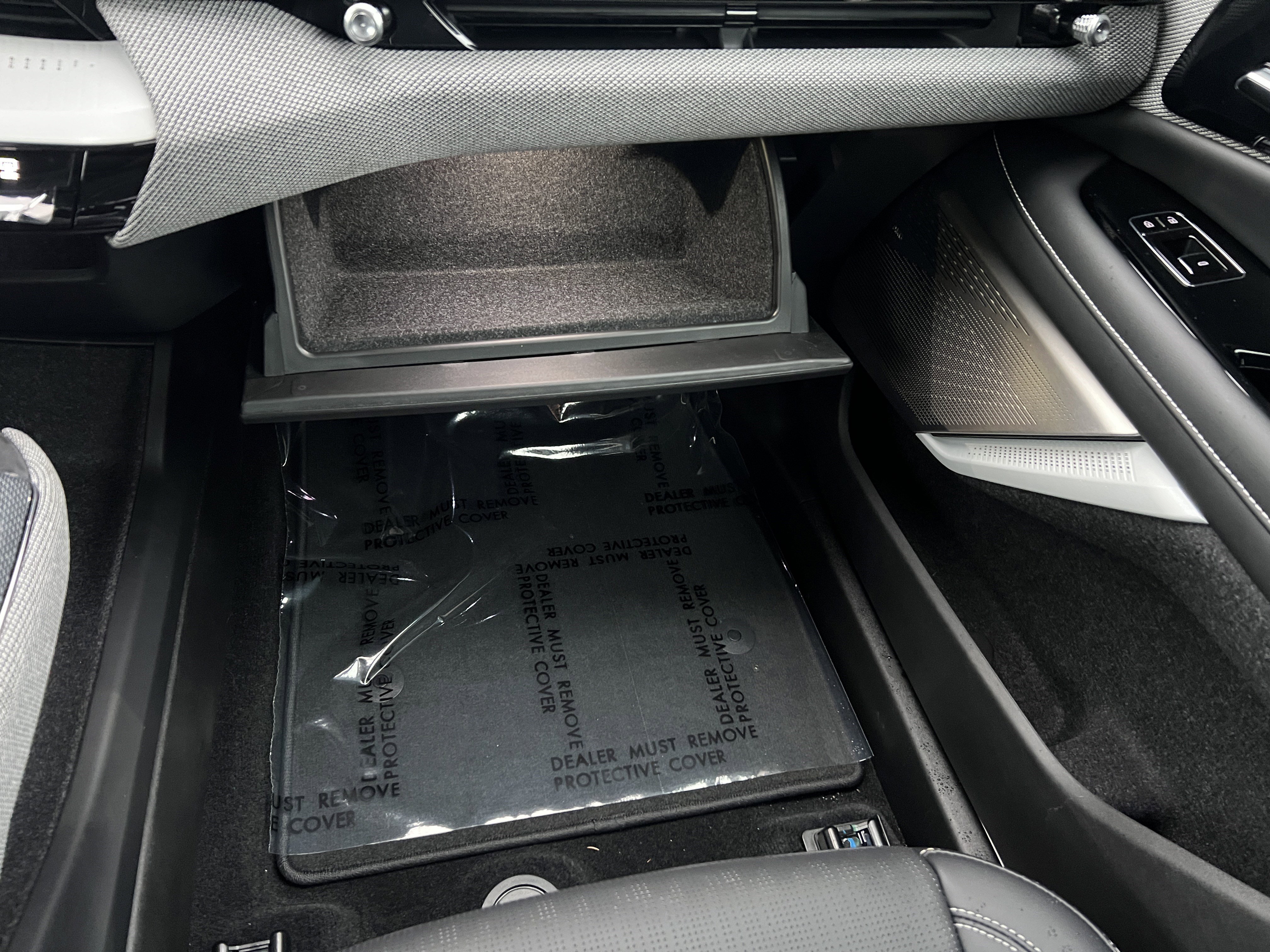 New 2025 Cadillac Optiq Sport 2 image 36