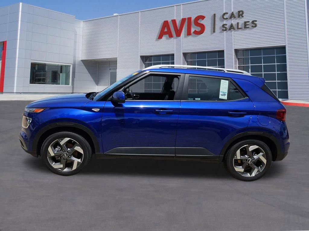 Used 2025 Hyundai Venue SEL image 2
