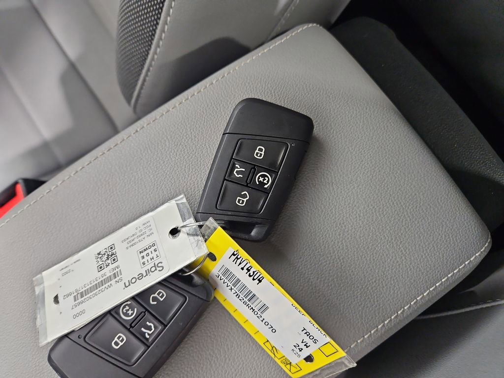 Certified 2024 Volkswagen Taos SE image 31