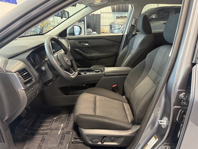 Used 2024 Nissan Rogue SV image 10