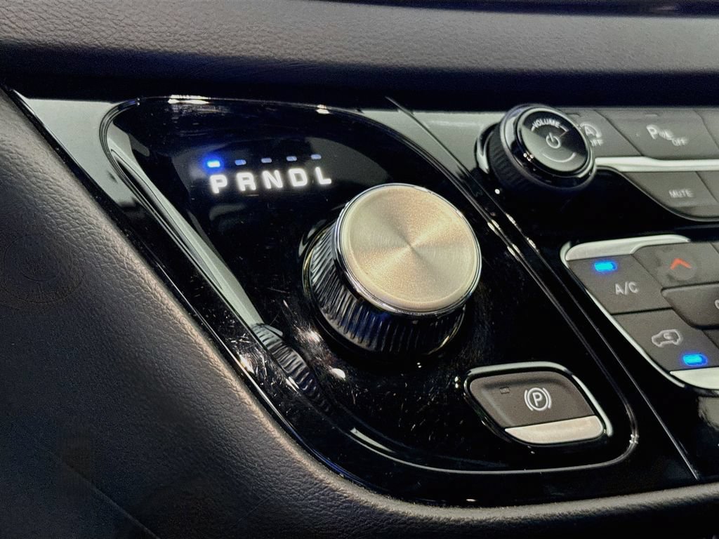 Used 2025 Chrysler Pacifica Select FWD image 10