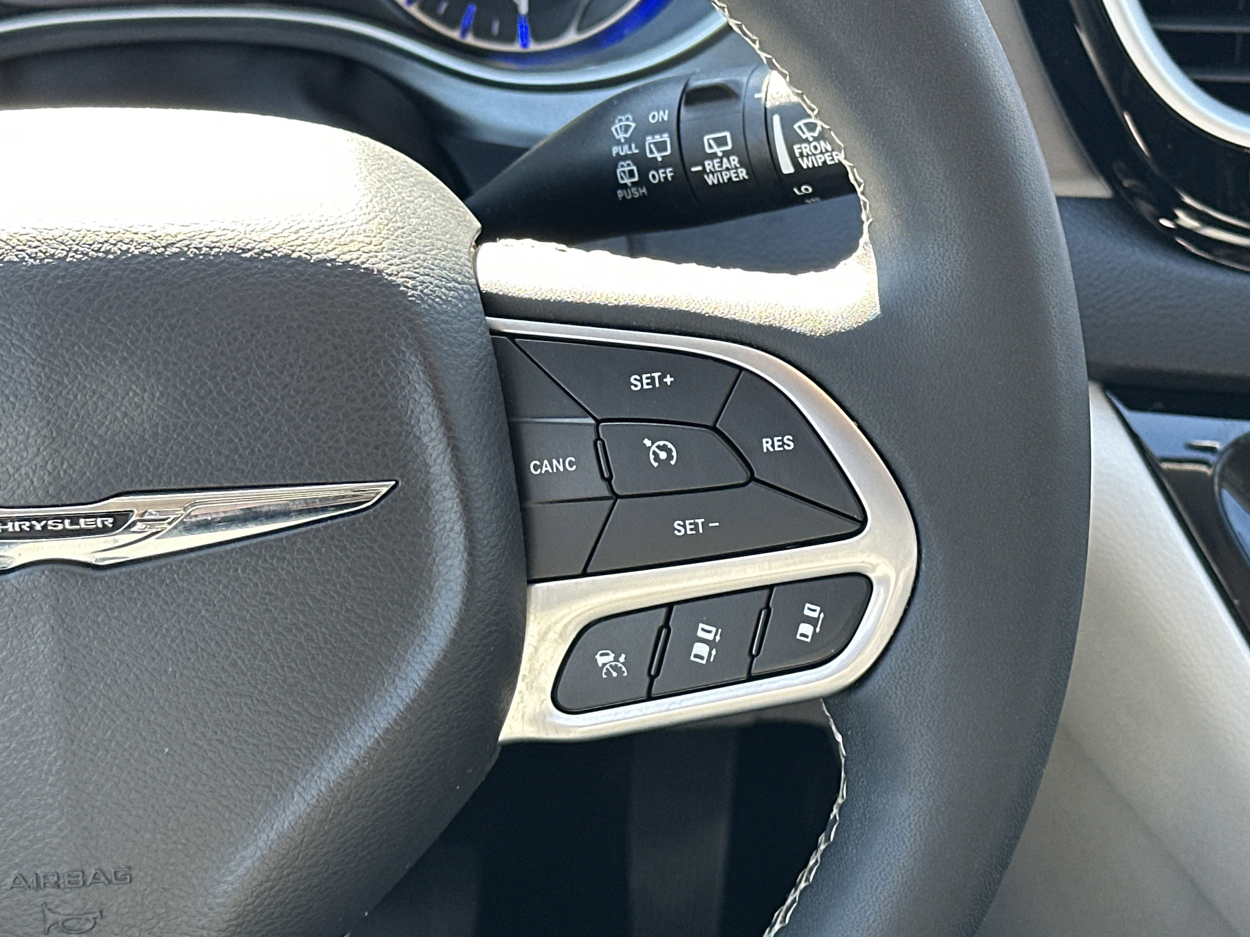 Used 2024 Chrysler Pacifica Touring-L image 28