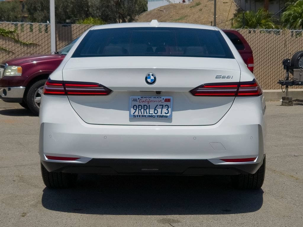 Used 2026 BMW 530i w/ Premium Package RWD image 27