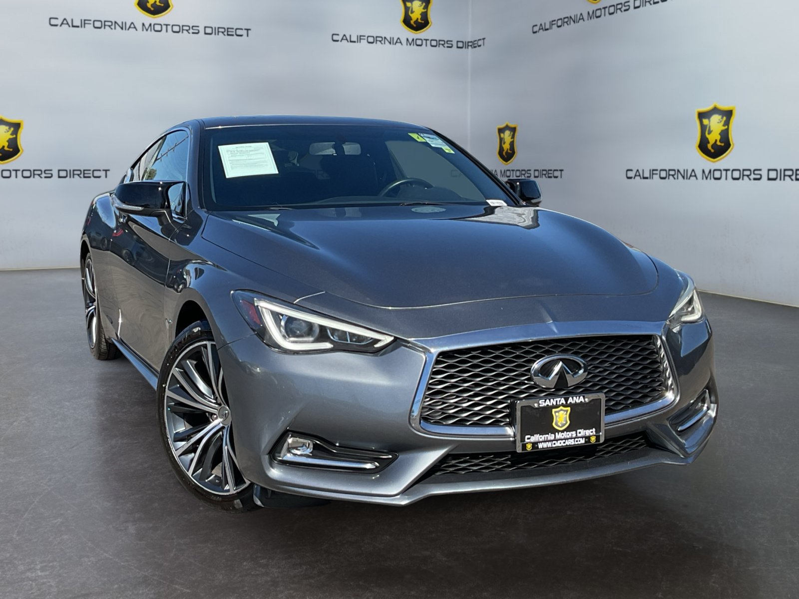 Used 2017 INFINITI Q60 2.0t w/ Moonroof Package RWD image 3