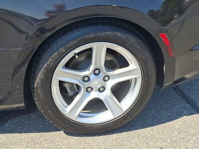 Used 2021 Chevrolet Camaro LT w/ Technology Package RWD image 8