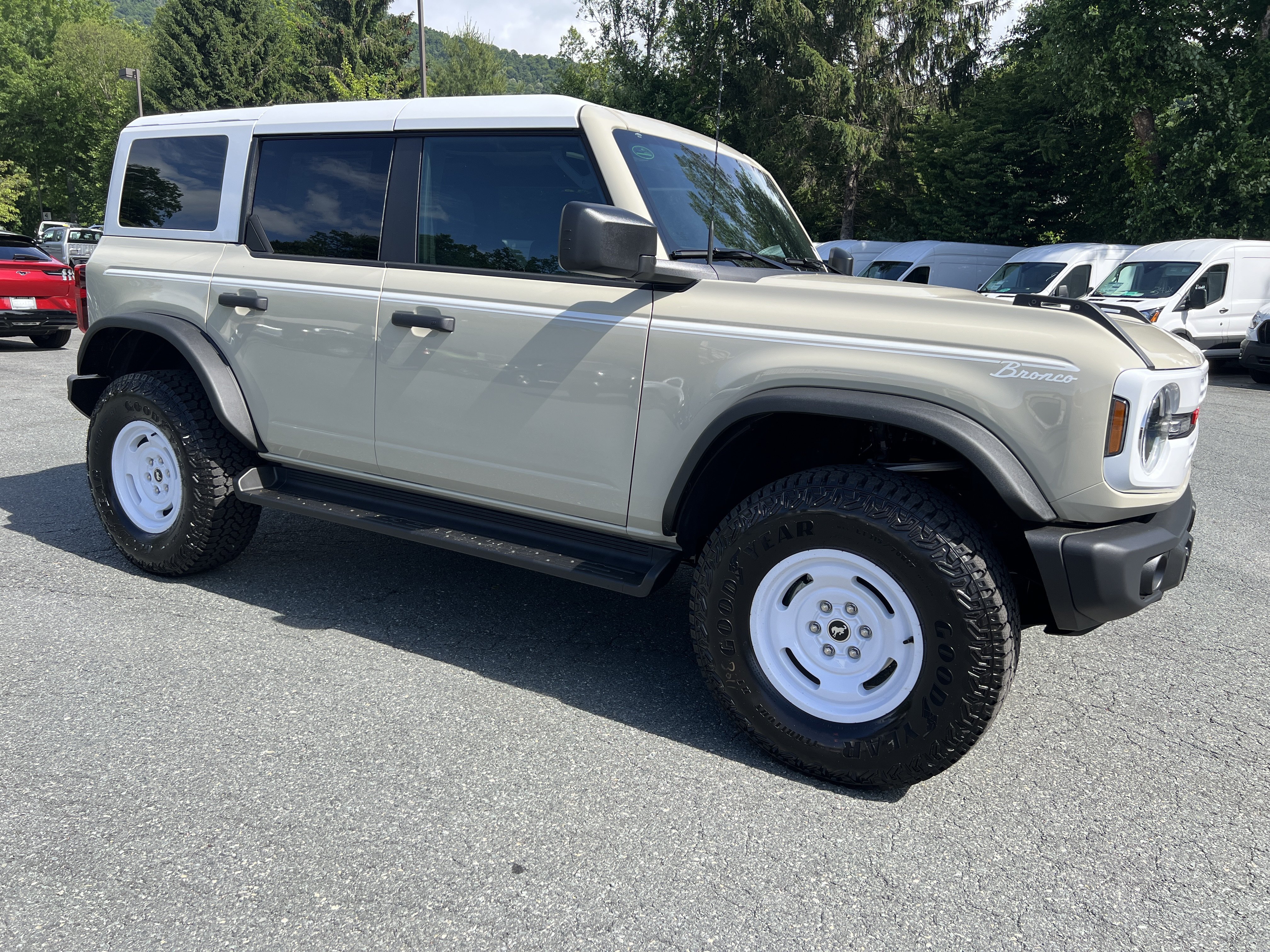 New 2026 Ford Bronco Heritage Edition AWD/4WD image 3