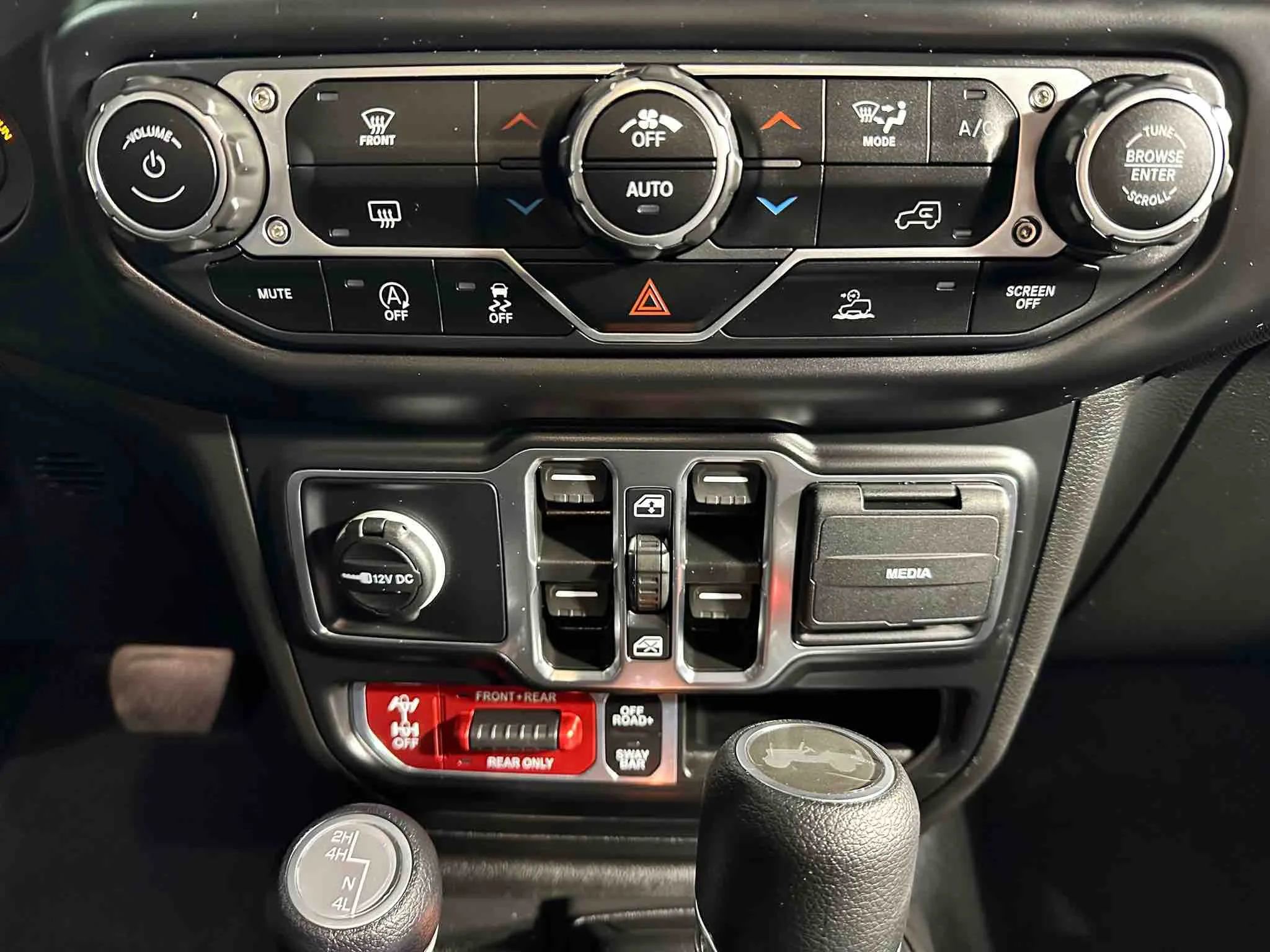 Used 2022 Jeep Wrangler Unlimited Rubicon w/ Xtreme Recon 35" Tire Package image 25