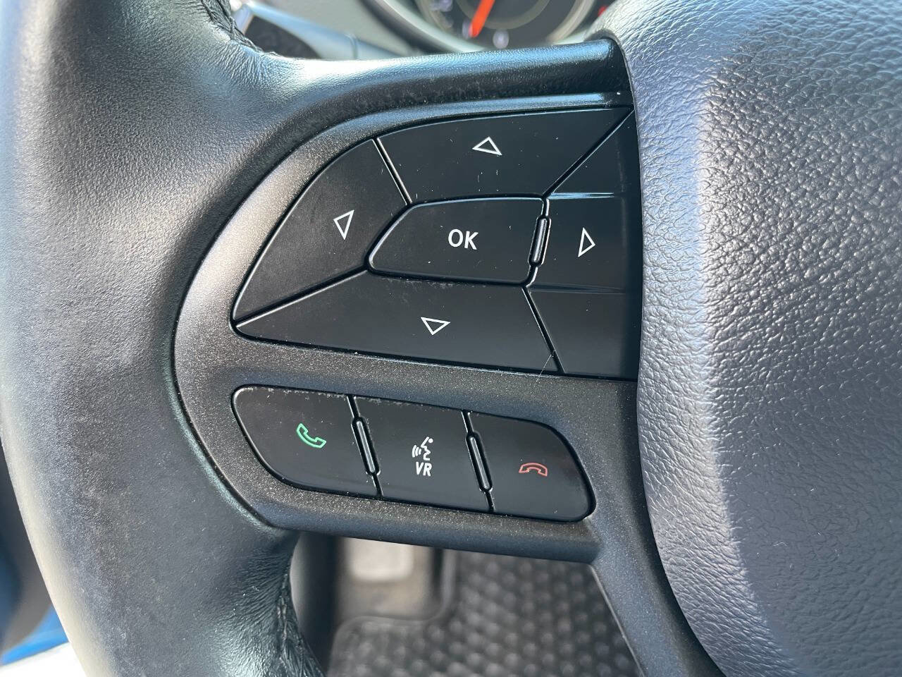Used 2019 Jeep Cherokee Trailhawk w/ Cold Weather Group image 28