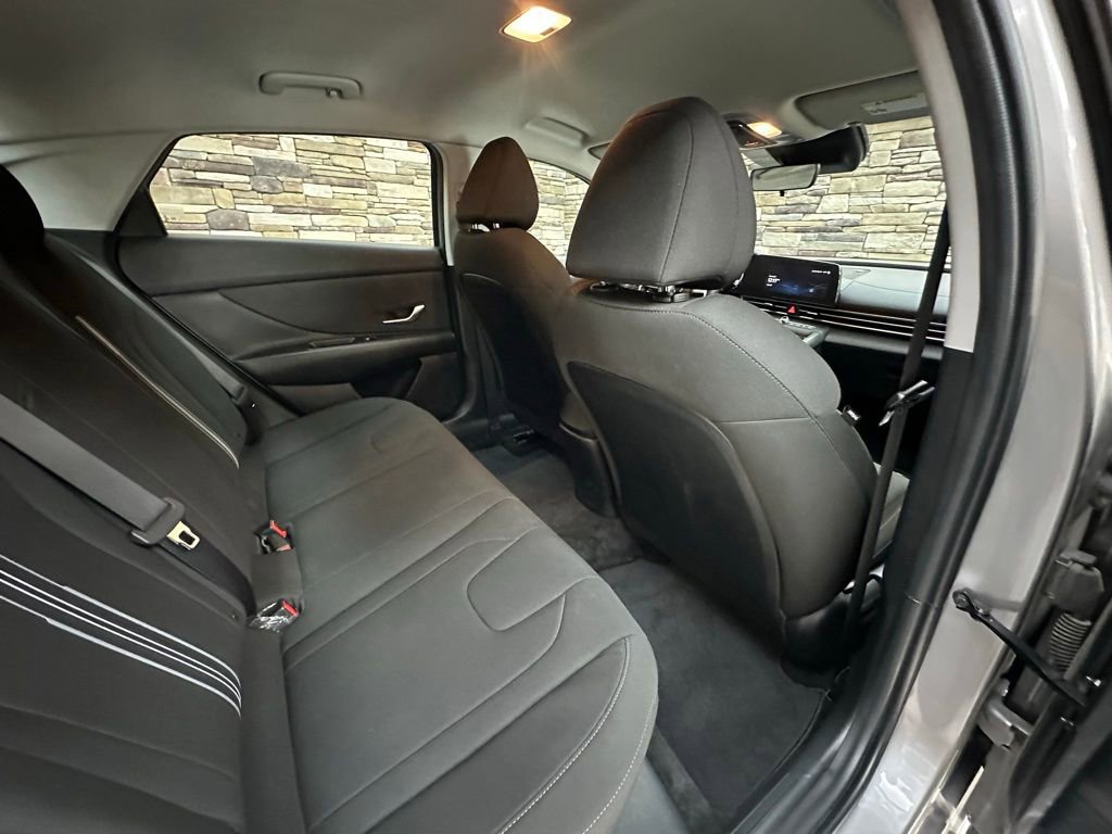 Used 2023 Hyundai Elantra SEL w/ Convenience Package image 28