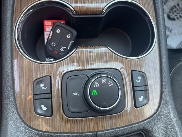 Used 2023 GMC Acadia SLE image 12