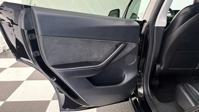 Used 2022 Tesla Model Y Performance AWD/4WD image 19