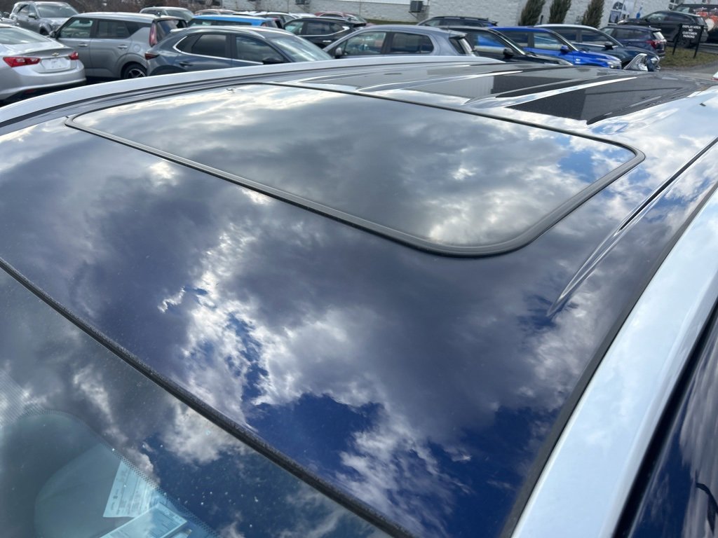 Used 2023 Toyota Highlander XLE image 9