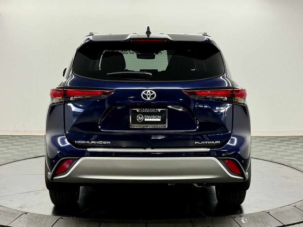 Used 2026 Toyota Highlander Platinum image 9