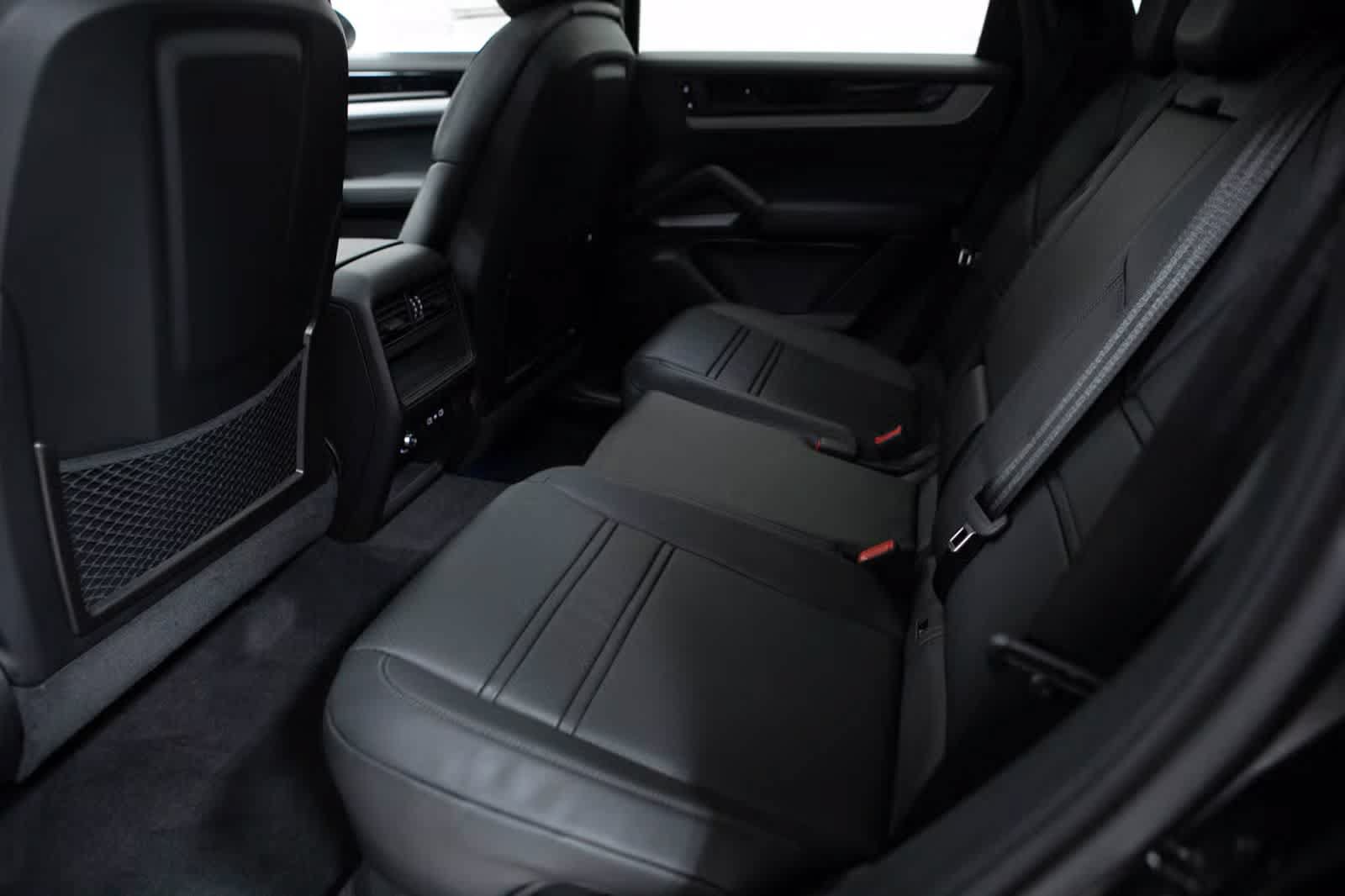 Certified 2026 Porsche Cayenne Coupe AWD/4WD image 34