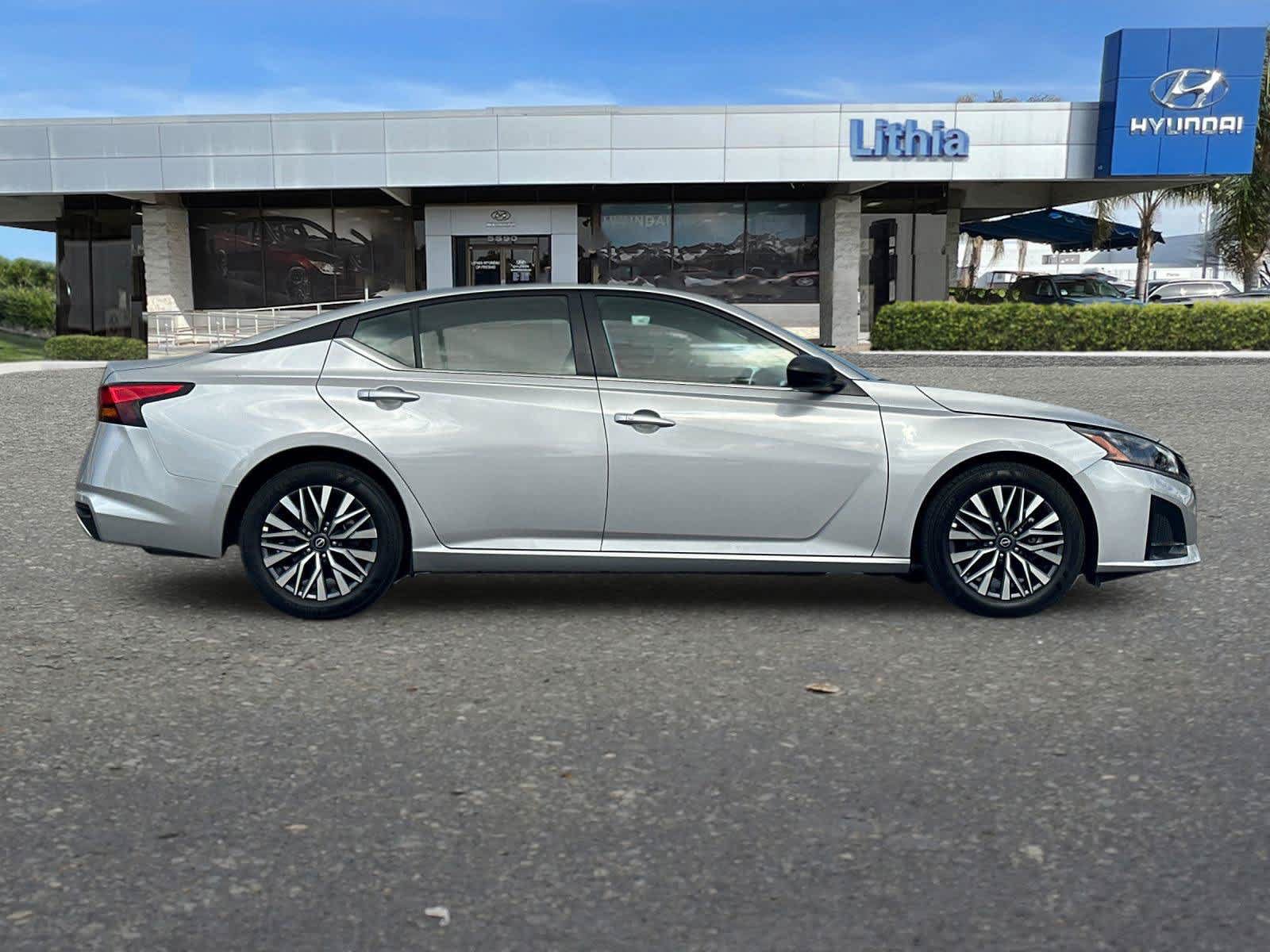 Used 2026 Nissan Altima 2.5 SV FWD image 9