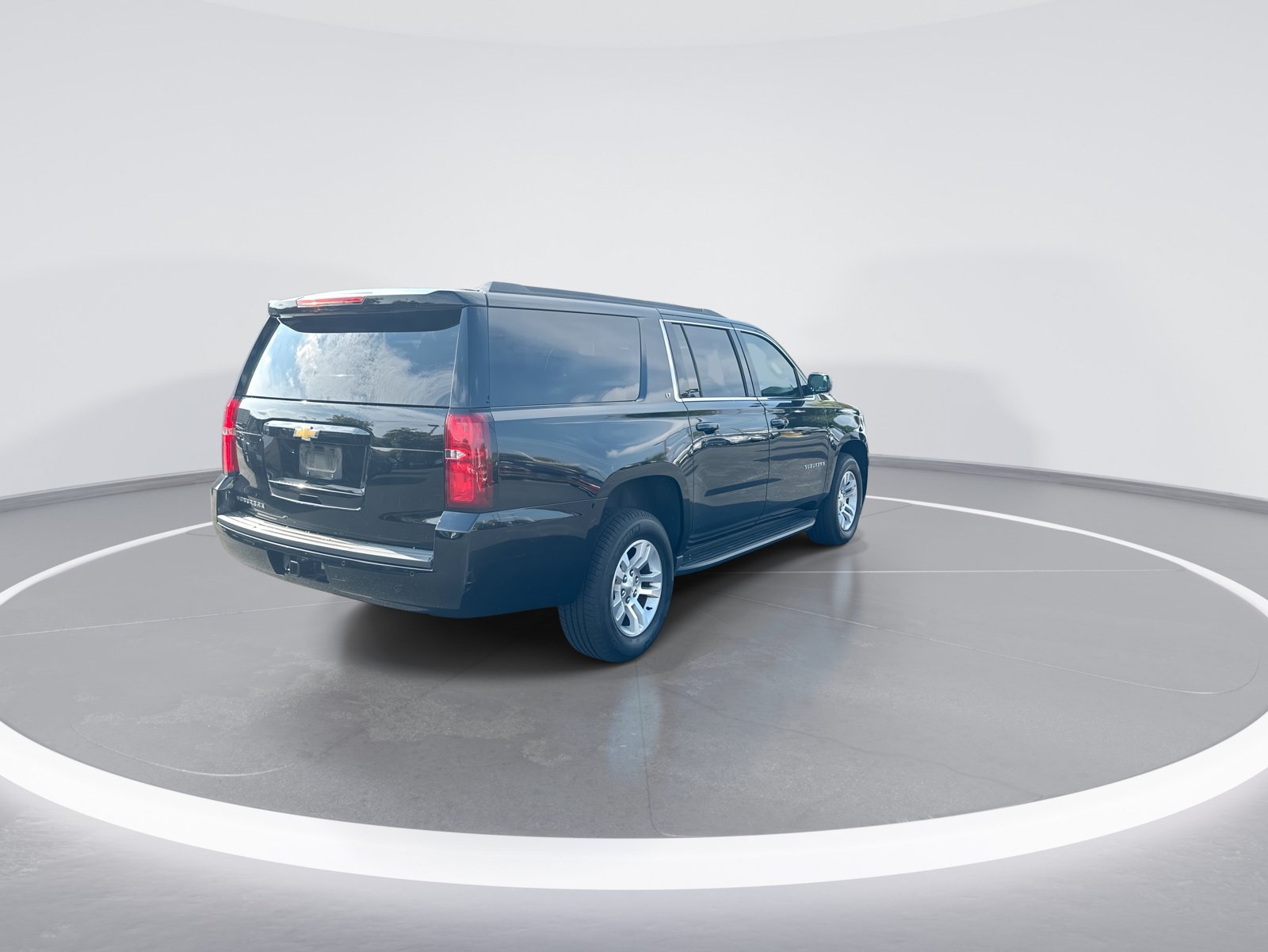 Used 2018 Chevrolet Suburban LT AWD/4WD image 9