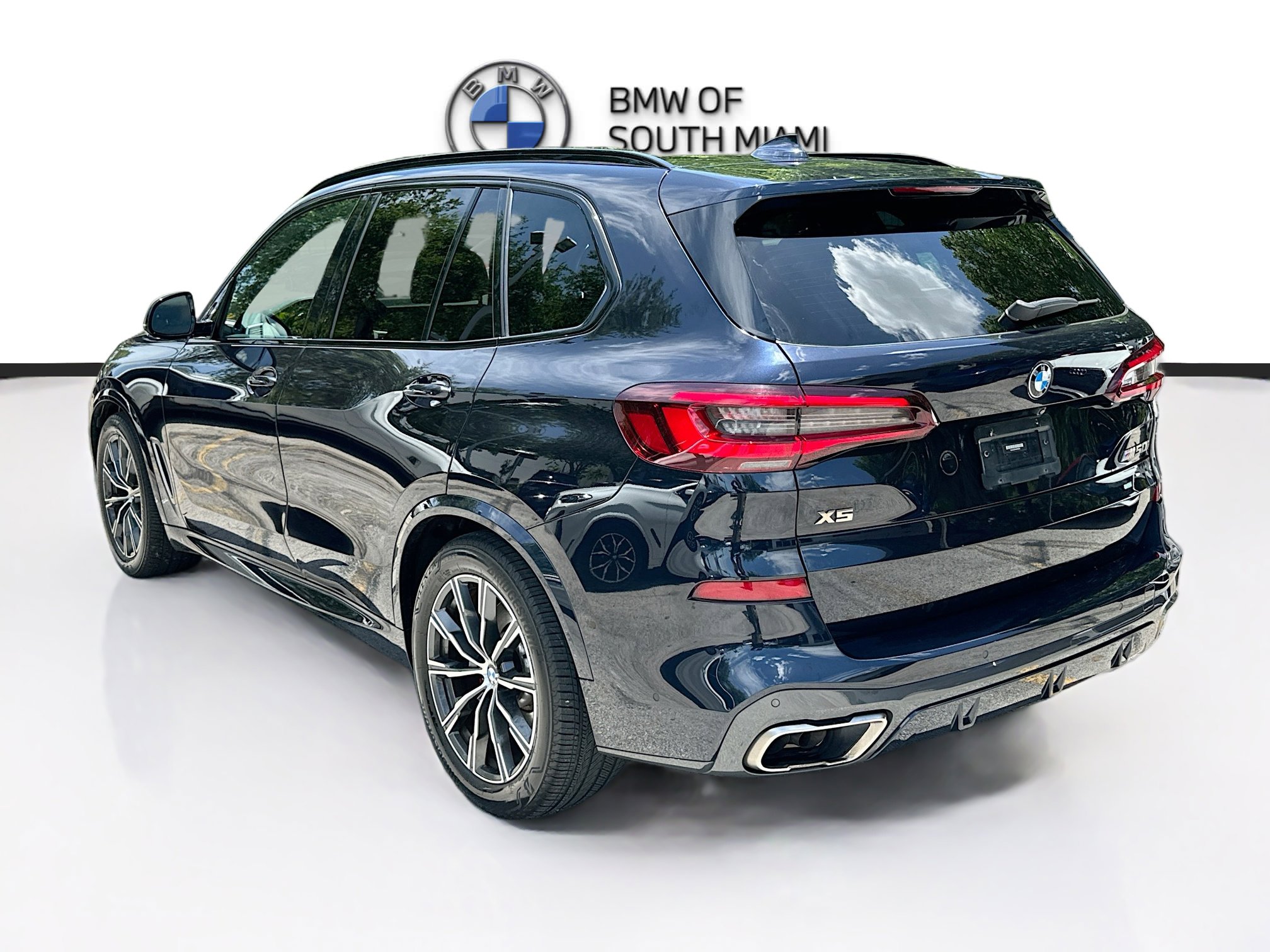 Used 2021 BMW X5 M50i w/ Premium Package AWD/4WD image 5