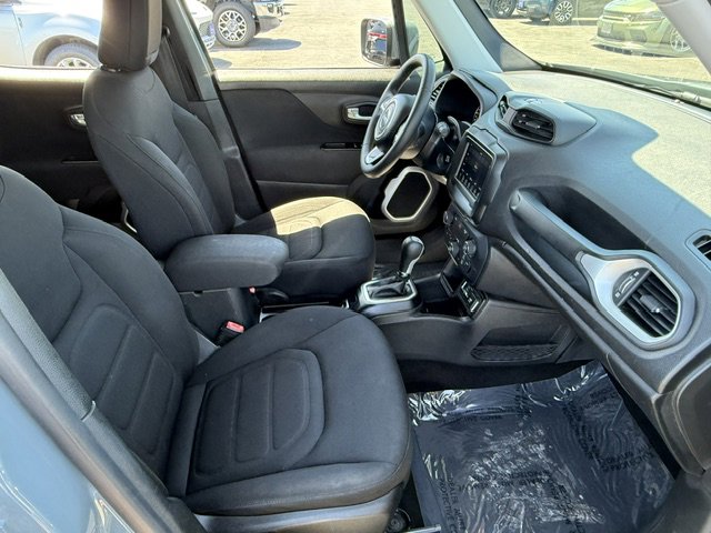 Used 2018 Jeep Renegade Latitude w/ Popular Equipment Group image 24