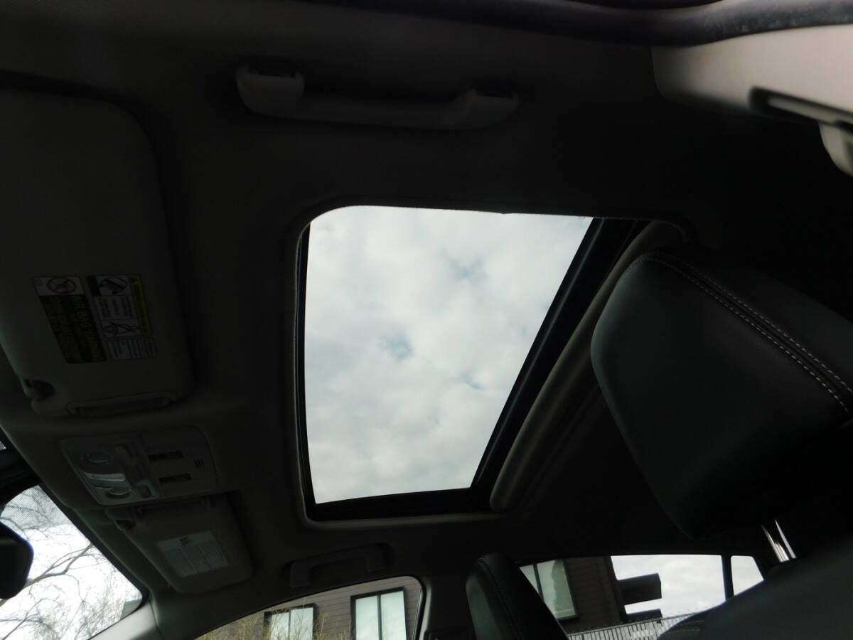Used 2015 Toyota RAV4 Limited w/ Technology Package AWD/4WD image 18