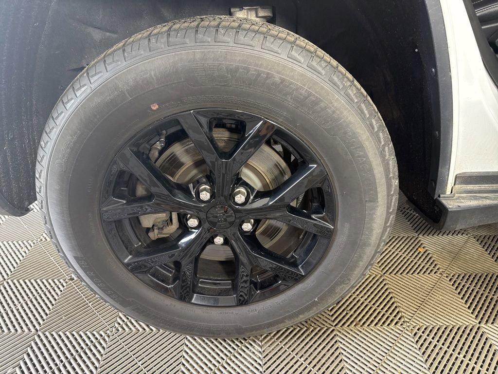Used 2024 Jeep Grand Cherokee L Laredo AWD/4WD image 42