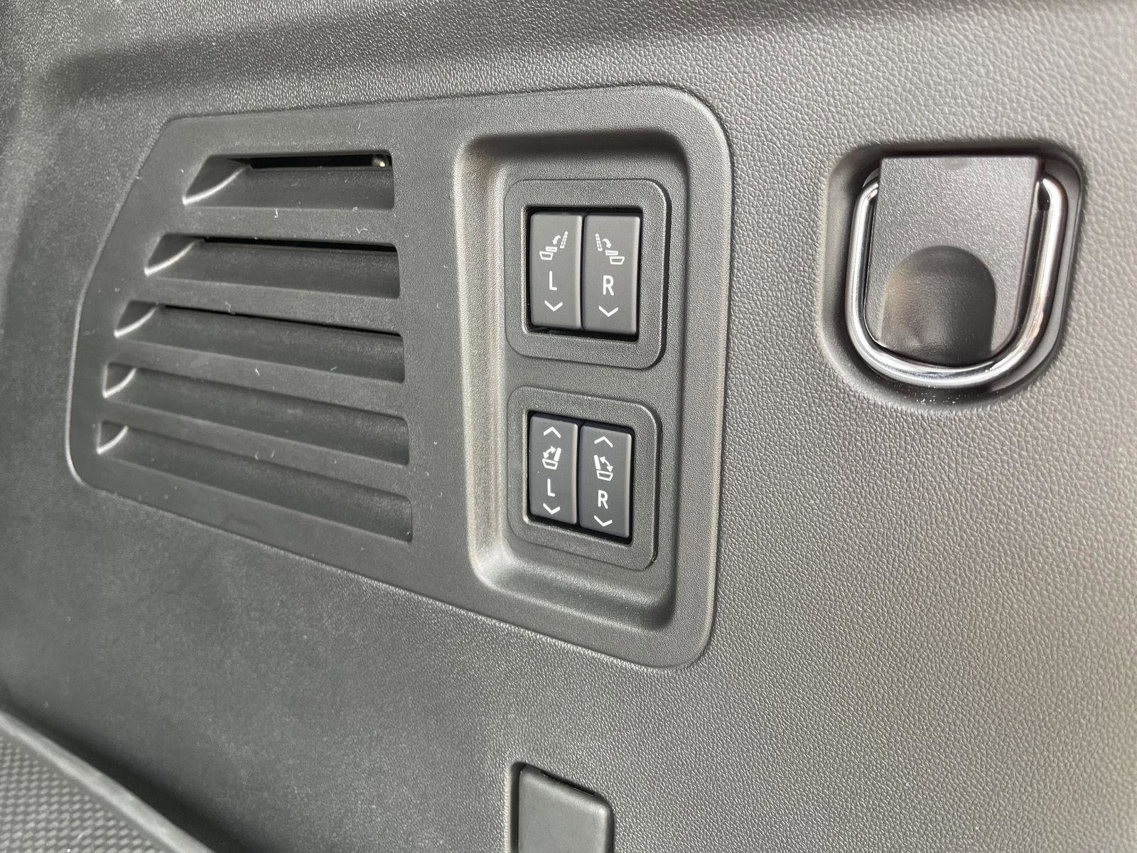 Used 2025 Chevrolet Traverse High Country w/ LPO, Floor Liner Package AWD/4WD image 46